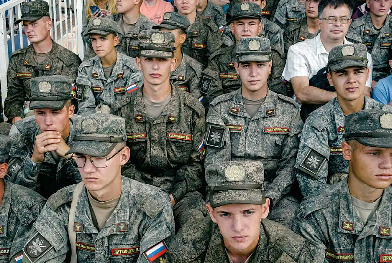 John Ratcliffe, Director of the CIA, recently shared a shocking statistic at the Pennsylvania Defence and Innovation Summit: **The average survival time of invading Russian soldiers arriving in Ukraine on the front line is just 20–30 minutes.**   Photo: New York Times / Nanna Heitmann
