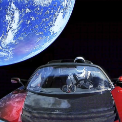 Meggypiros Tesla a Mars felé