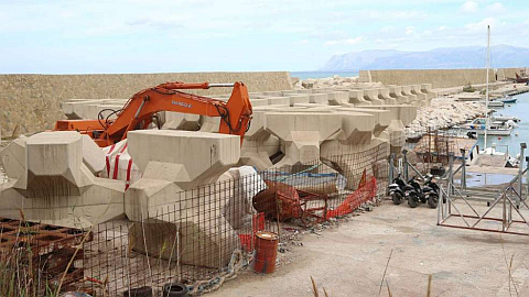 Castellammare del Golfo kikötőjét sem veri fel az építkezés zaja, kép: bild.de