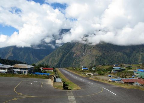 Lukla, Tenzing-Hillary repülőtér, fotó: Allan Grey Lukla, Tenzing-Hillary repülőtér, fotó: Allan Grey