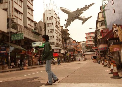 Repülőgép Honkong felett, kép: Vincent Yu/Associated Press, 1998 Repülőgép Honkong felett, kép: Vincent Yu/Associated Press, 1998