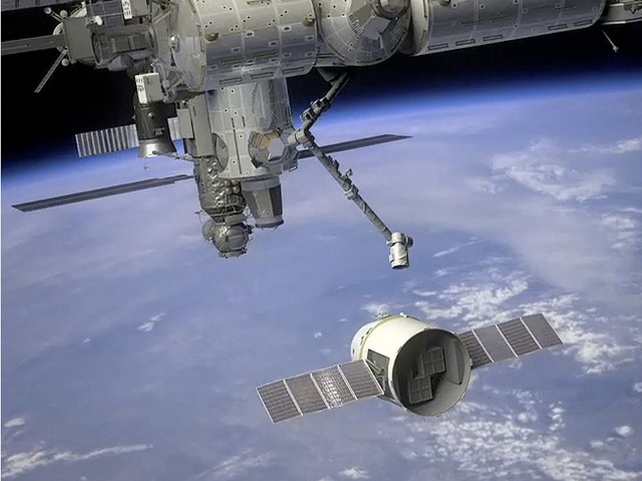 A "Sárkány" (SpaceX Dragon) közeledik a Nemzetközi Űrállomáshoz (grafikus ábrázolás), forrás: NASA A "Sárkány" (SpaceX Dragon) közeledik a Nemzetközi Űrállomáshoz (grafikus ábrázolás), forrás: NASA