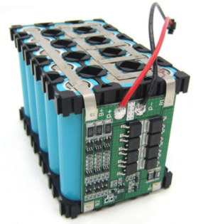LiIon akkumulátor 3S5P, oldalán egy BMS-sel LiIon akkumulátor 3S5P, oldalán egy BMS-sel